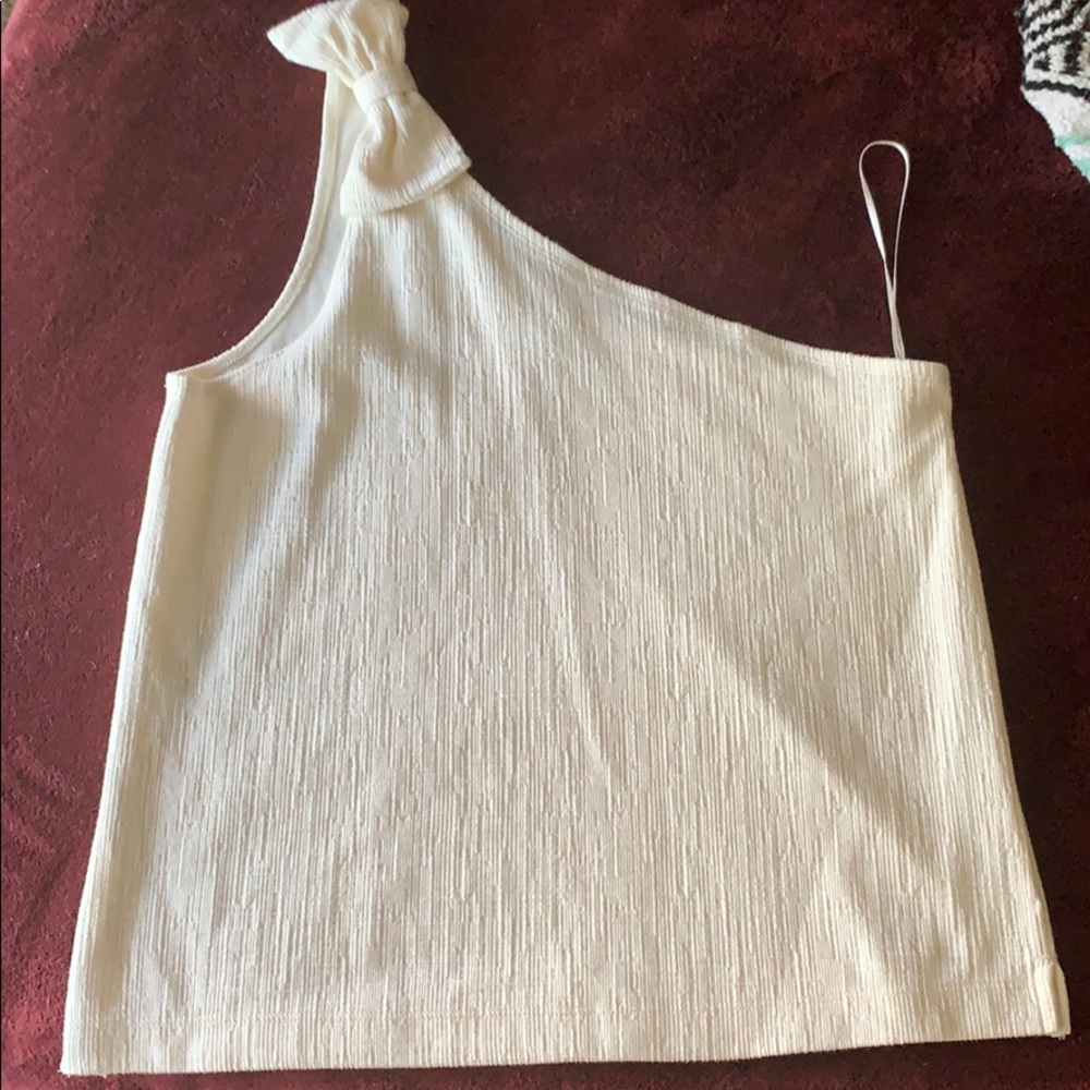 One shoulder top